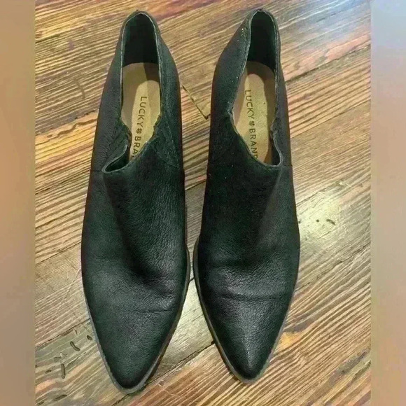 Women’s 8.5 M Lucky Brand Tabea Black Leather Pointed Toe Ankle Booties Shoes - Picture 1 of 6